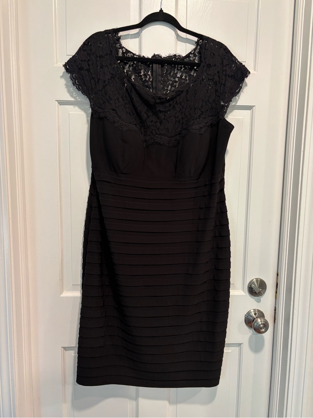 🔥 Black Lace Yoke Midi Sheath Dress - size 16W